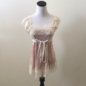Feminine lace top with ribbon